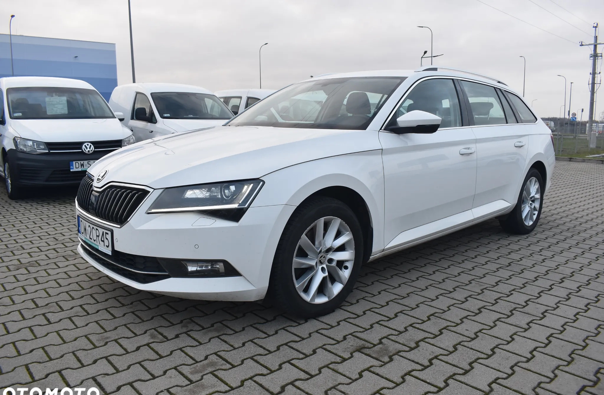 Skoda Superb cena 70800 przebieg: 216117, rok produkcji 2018 z Ujście małe 631